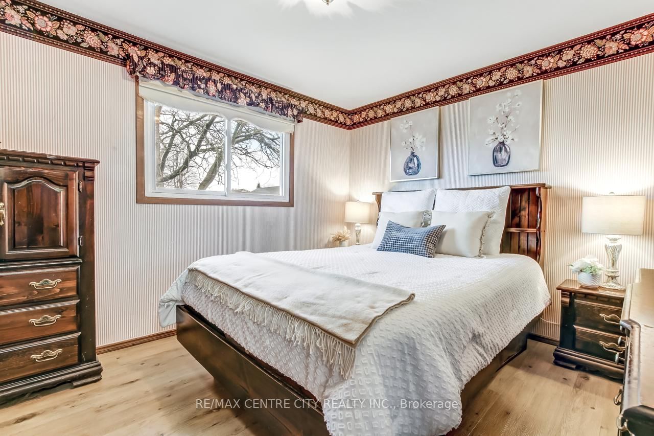 Detached House for sale at 50 Erinlea Drive, St. Thomas, Ontario, N5R 5P1 - St. Thomas - MLS: X12964494