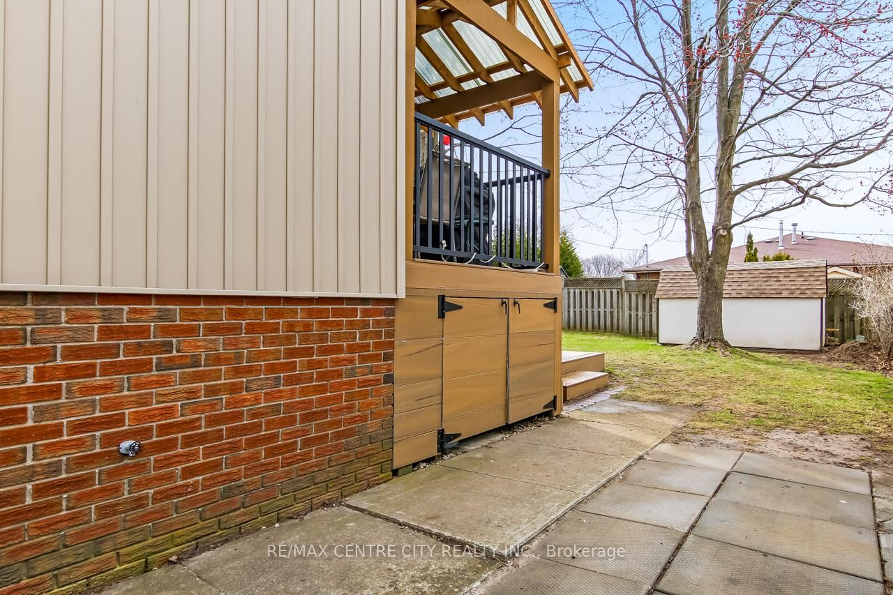 Detached House for sale at 50 Erinlea Drive, St. Thomas, Ontario, N5R 5P1 - St. Thomas - MLS: X12964494