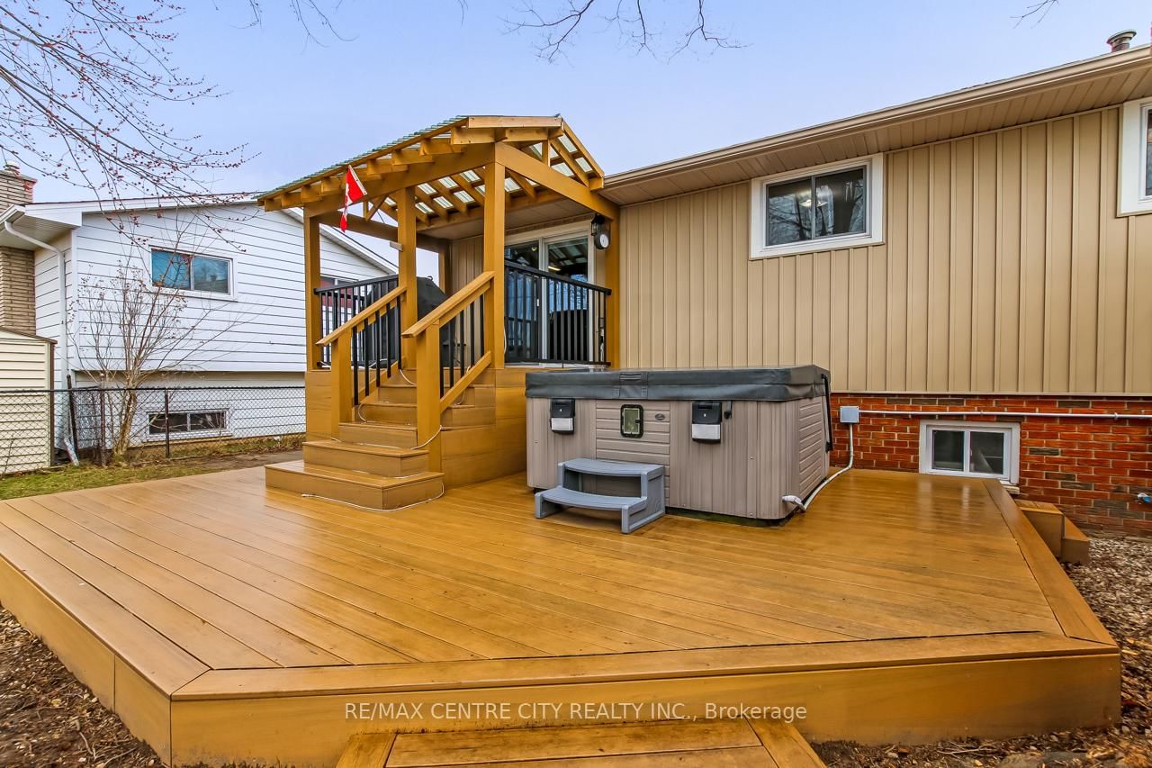 Detached House for sale at 50 Erinlea Drive, St. Thomas, Ontario, N5R 5P1 - St. Thomas - MLS: X12964494