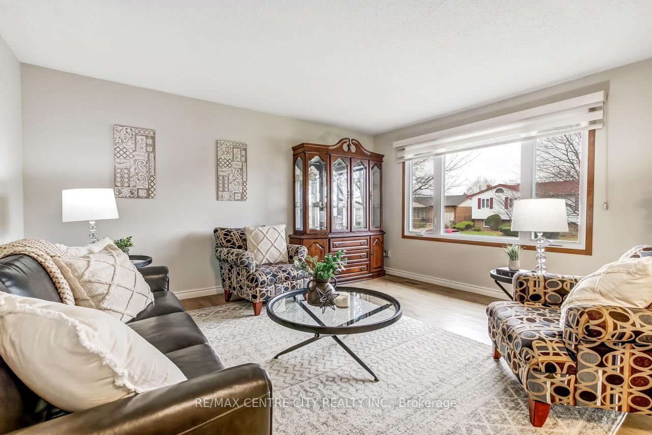 Detached House for sale at 50 Erinlea Drive, St. Thomas, Ontario, N5R 5P1 - St. Thomas - MLS: X12964494