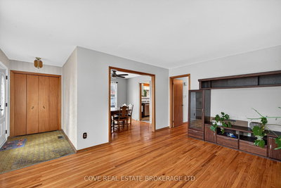 999 Willow Drive, London South, Ontario image-0-2