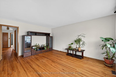 999 Willow Drive, London South, Ontario image-0-3