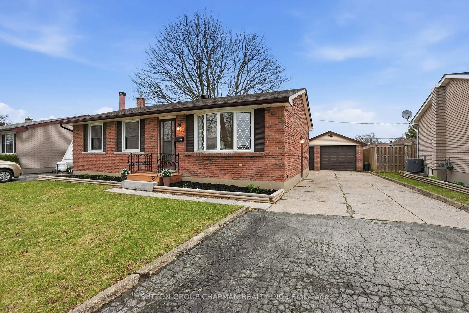 Detached House for sale at 136 South Edgeware Road, St. Thomas, Ontario, N5P 2H6 - St. Thomas - MLS: X12964536