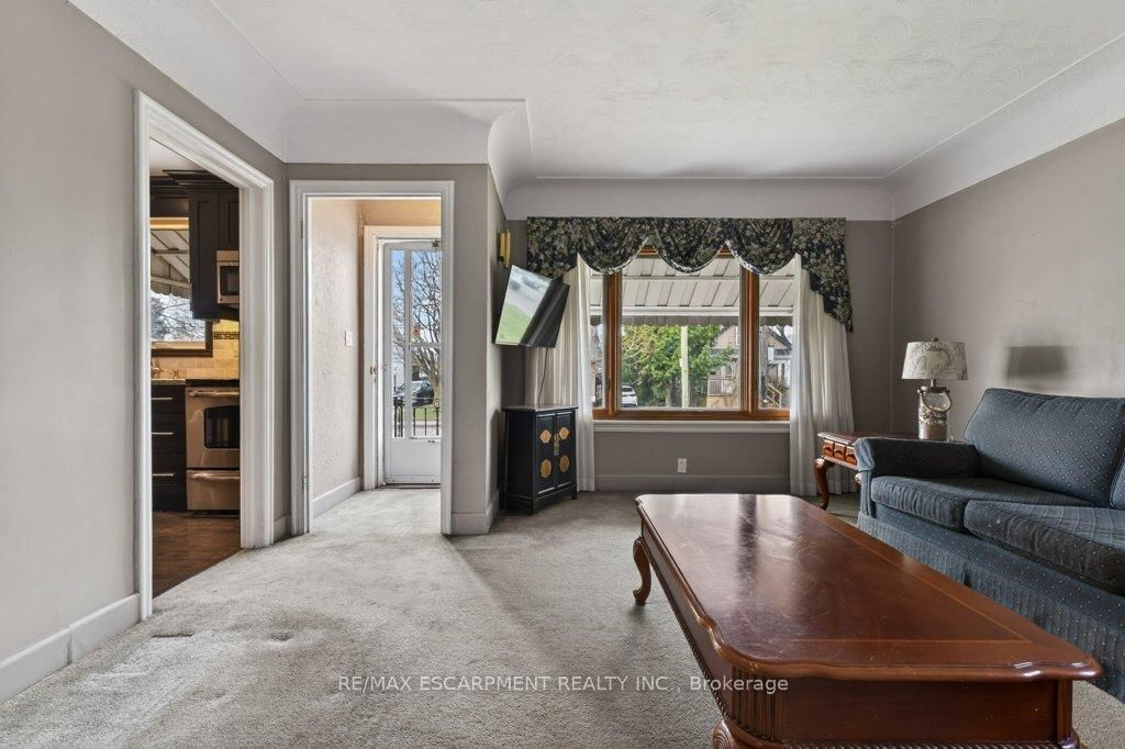 Detached House for sale at 69 West 4th Street, Hamilton, Ontario, L9C 3M6 - Bonnington - MLS: X12964606