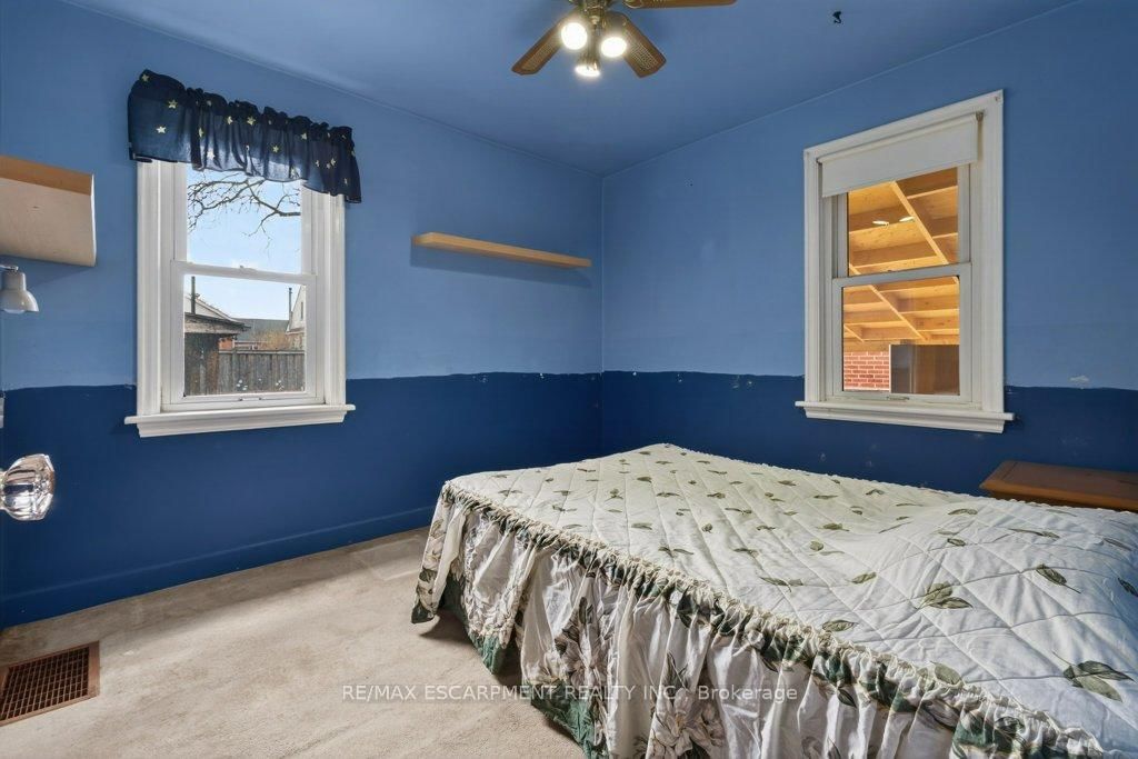 Detached House for sale at 69 West 4th Street, Hamilton, Ontario, L9C 3M6 - Bonnington - MLS: X12964606