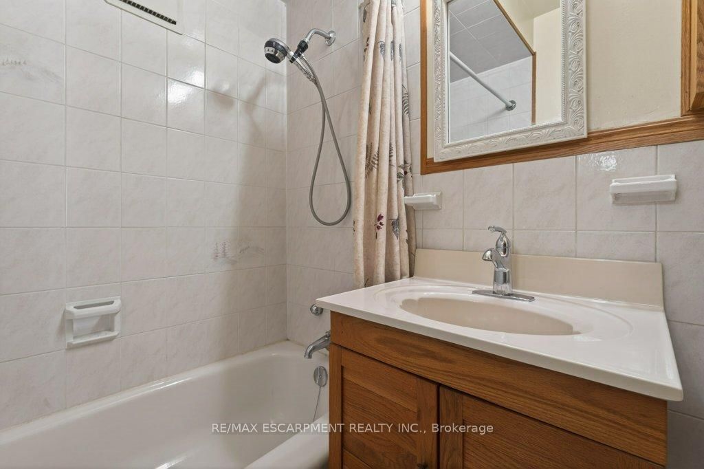 Detached House for sale at 69 West 4th Street, Hamilton, Ontario, L9C 3M6 - Bonnington - MLS: X12964606