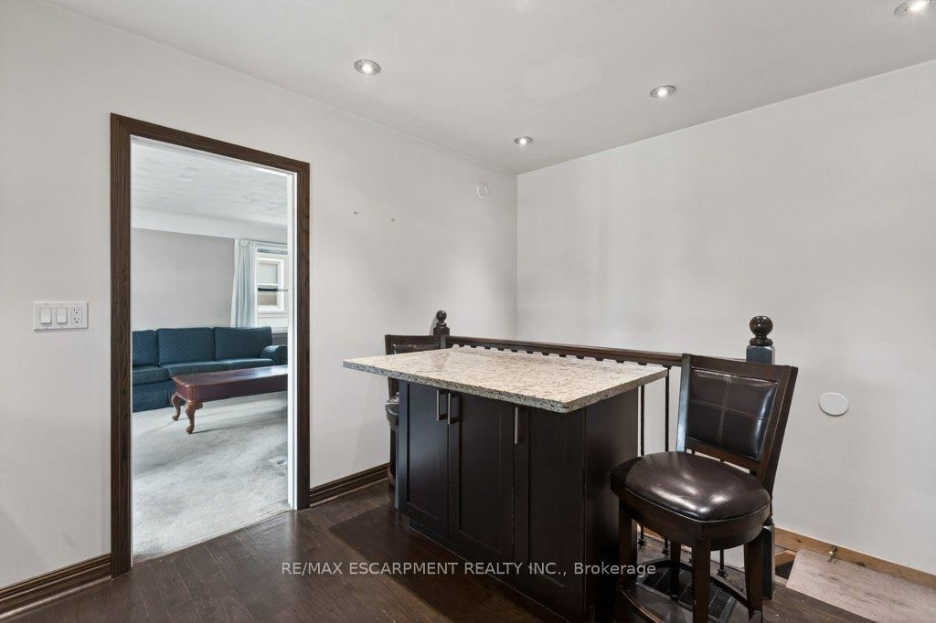 Detached House for sale at 69 West 4th Street, Hamilton, Ontario, L9C 3M6 - Bonnington - MLS: X12964606