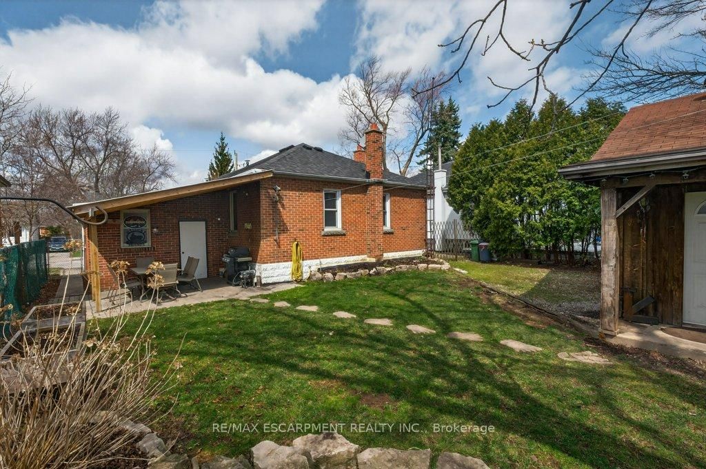 Detached House for sale at 69 West 4th Street, Hamilton, Ontario, L9C 3M6 - Bonnington - MLS: X12964606