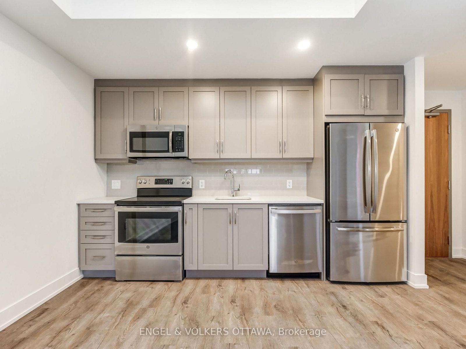 280 Crichton Street, Unit 302 - Photo 16