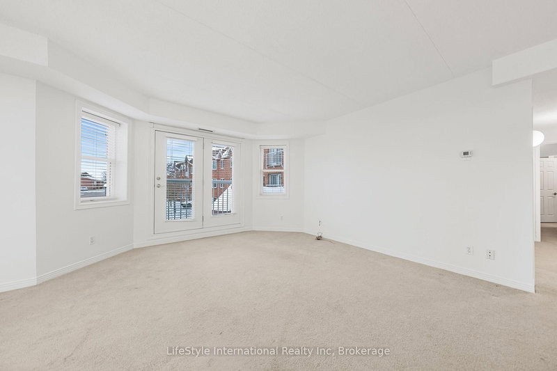 205 - 208 Silvercreek Pkwy N, Guelph, N1H 8H2 | Image 3