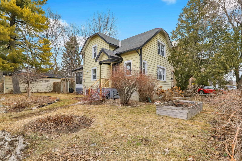 home for sale on 105 Queen Mary Street