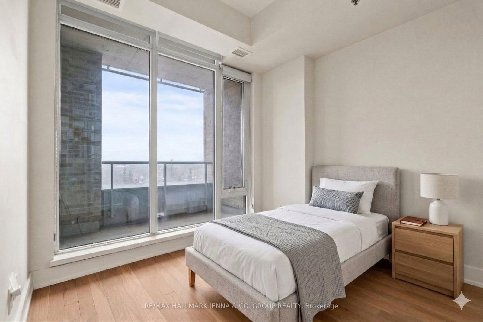 88 Richmond Road, Unit 611 - Photo 15