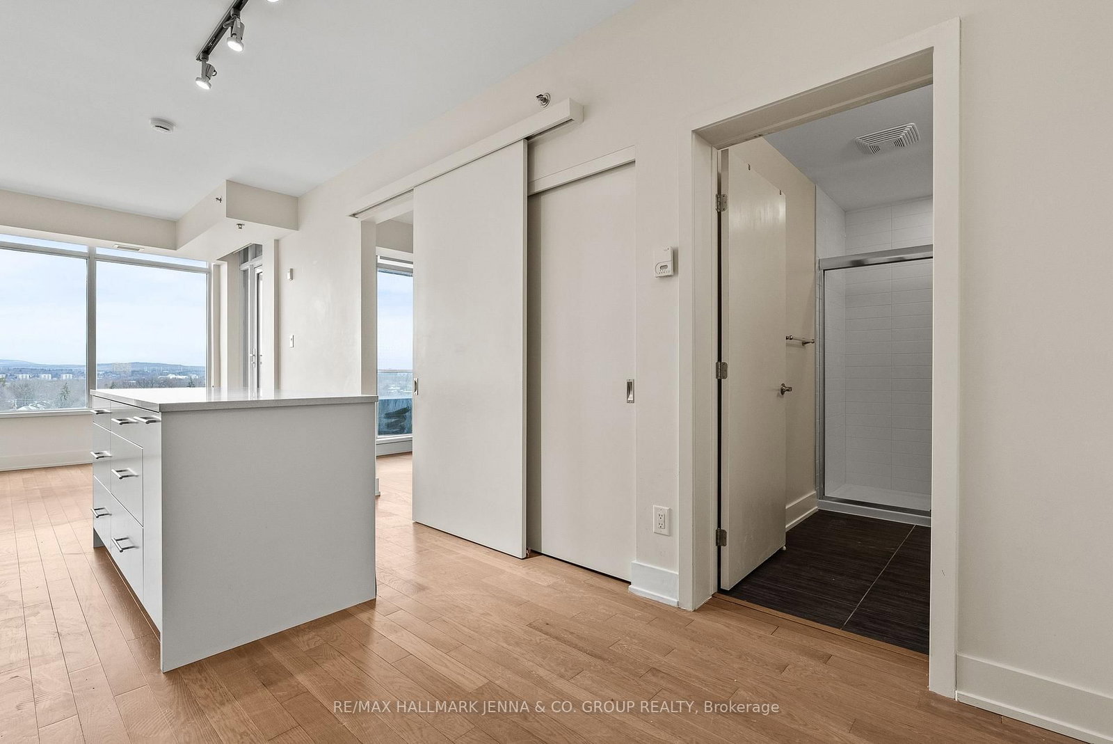 88 Richmond Road, Unit 611 - Photo 20