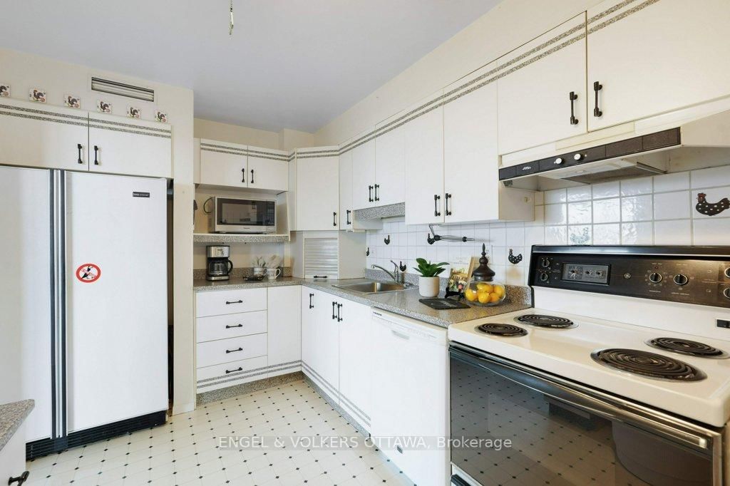 370 Dominion Avenue, Unit 803 - Photo 15