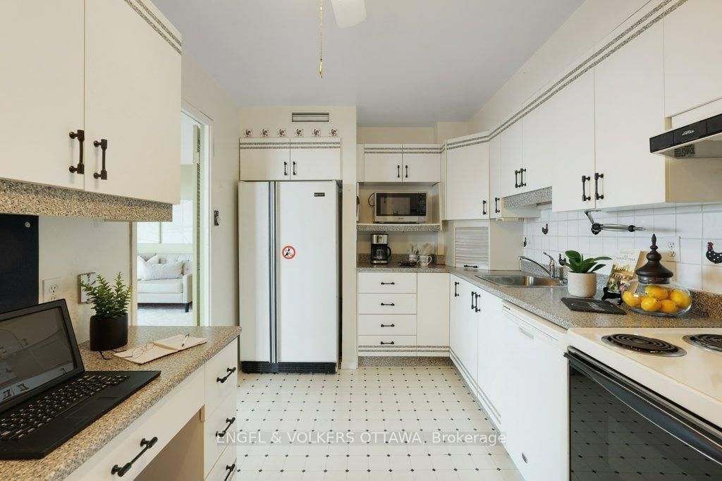 370 Dominion Avenue, Unit 803 - Photo 16