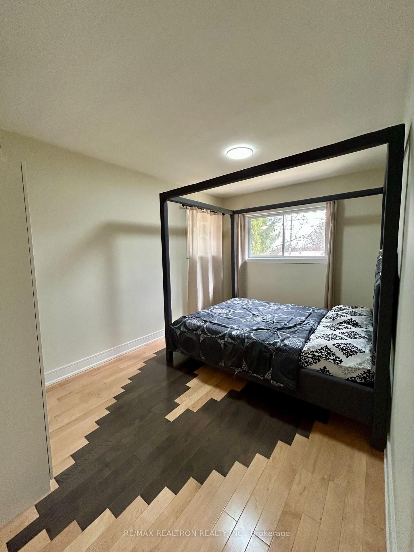 Detached House for sale at 62 Hillcrest Drive, Quinte West, Ontario, K8V 0M6 - Murray Ward - MLS: X12965050