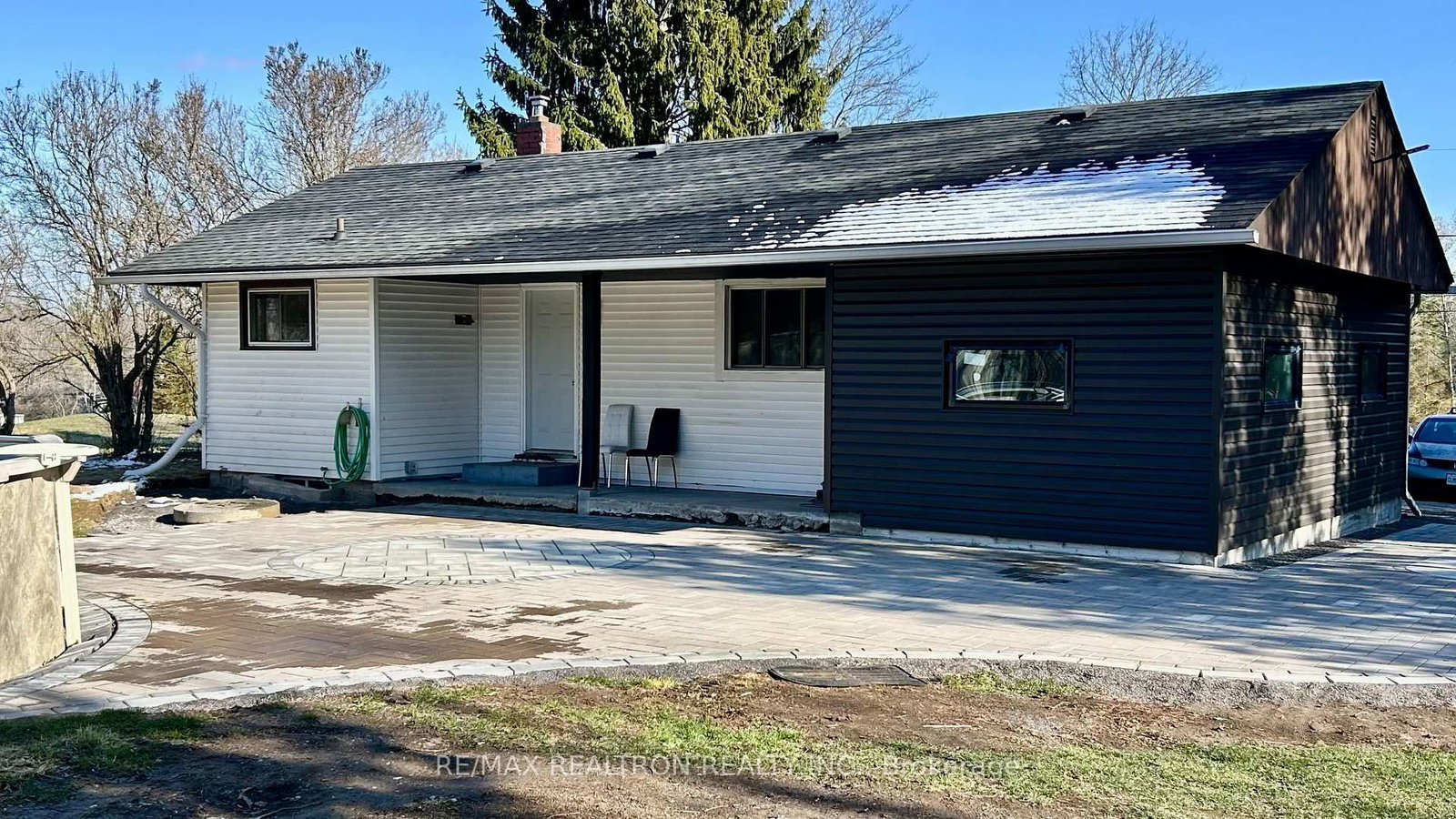 Detached House for sale at 62 Hillcrest Drive, Quinte West, Ontario, K8V 0M6 - Murray Ward - MLS: X12965050