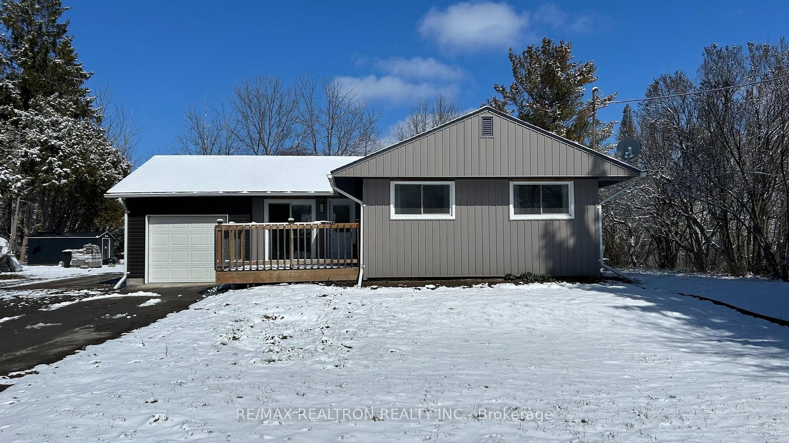 Detached House for sale at 62 Hillcrest Drive, Quinte West, Ontario, K8V 0M6 - Murray Ward - MLS: X12965050