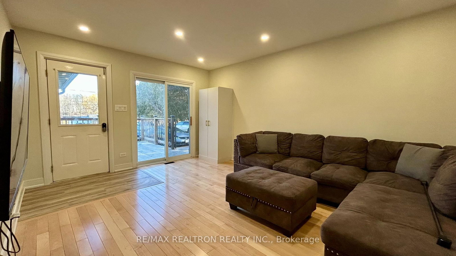 Detached House for sale at 62 Hillcrest Drive, Quinte West, Ontario, K8V 0M6 - Murray Ward - MLS: X12965050