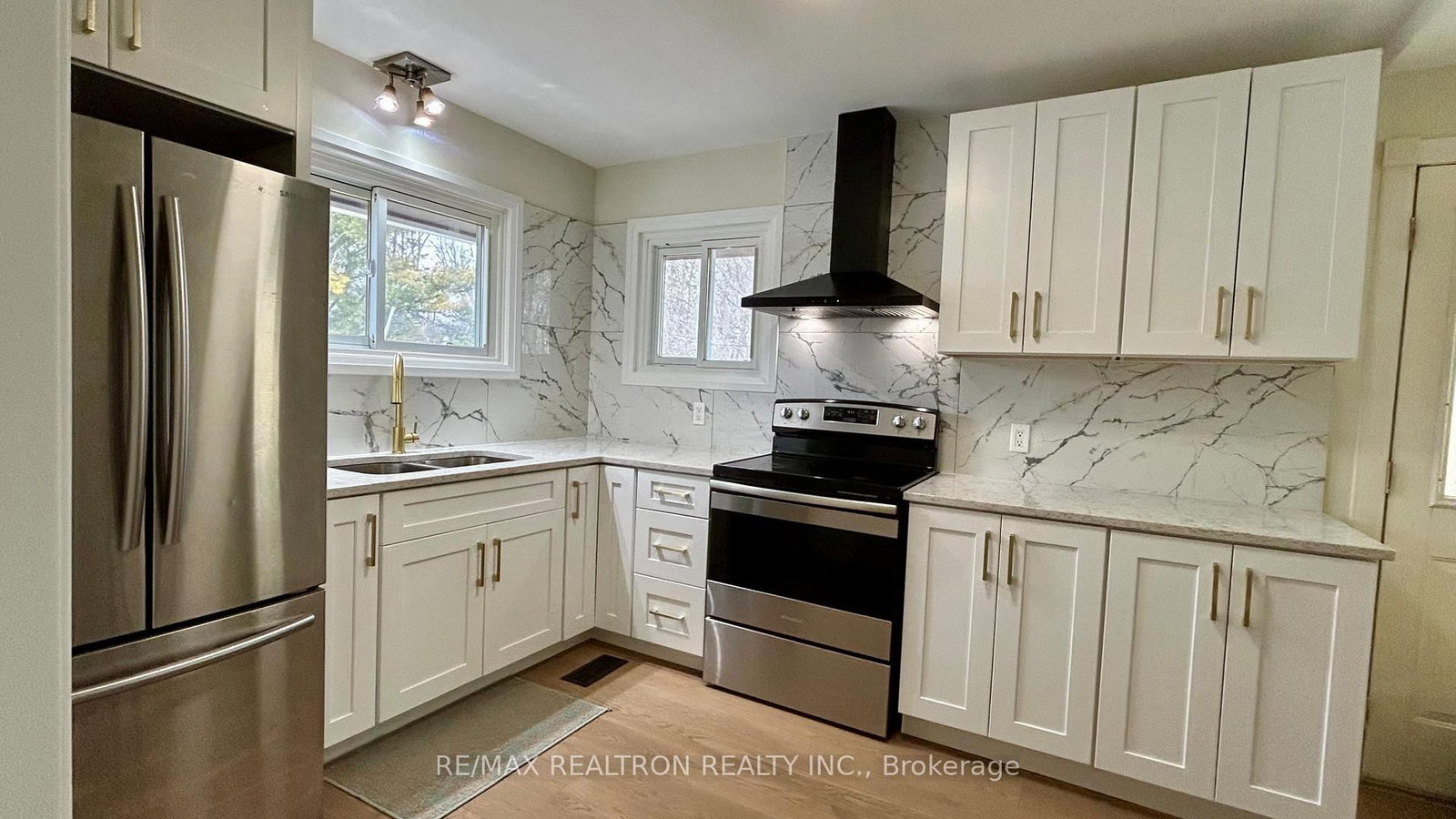 Detached House for sale at 62 Hillcrest Drive, Quinte West, Ontario, K8V 0M6 - Murray Ward - MLS: X12965050