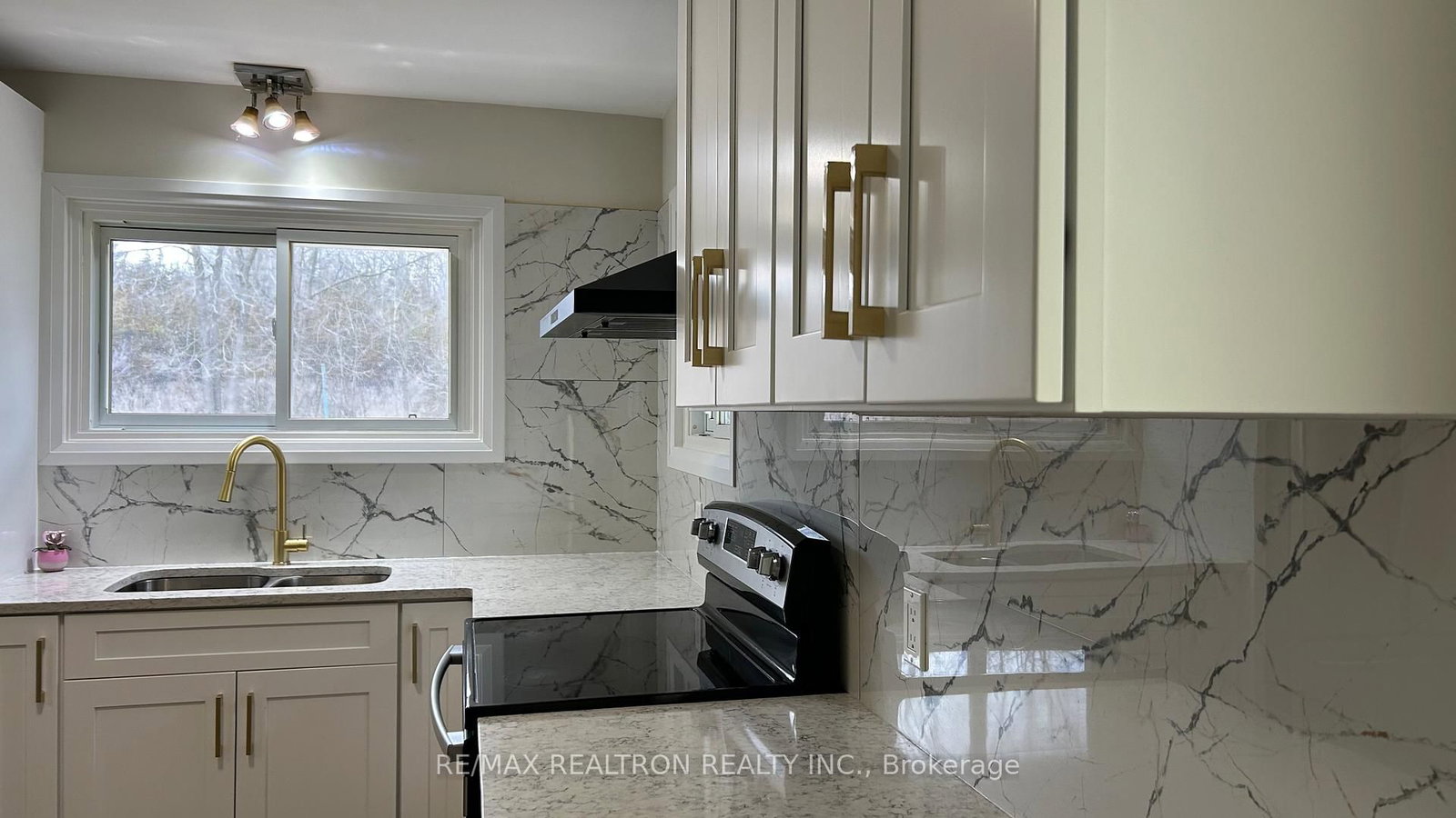 Detached House for sale at 62 Hillcrest Drive, Quinte West, Ontario, K8V 0M6 - Murray Ward - MLS: X12965050