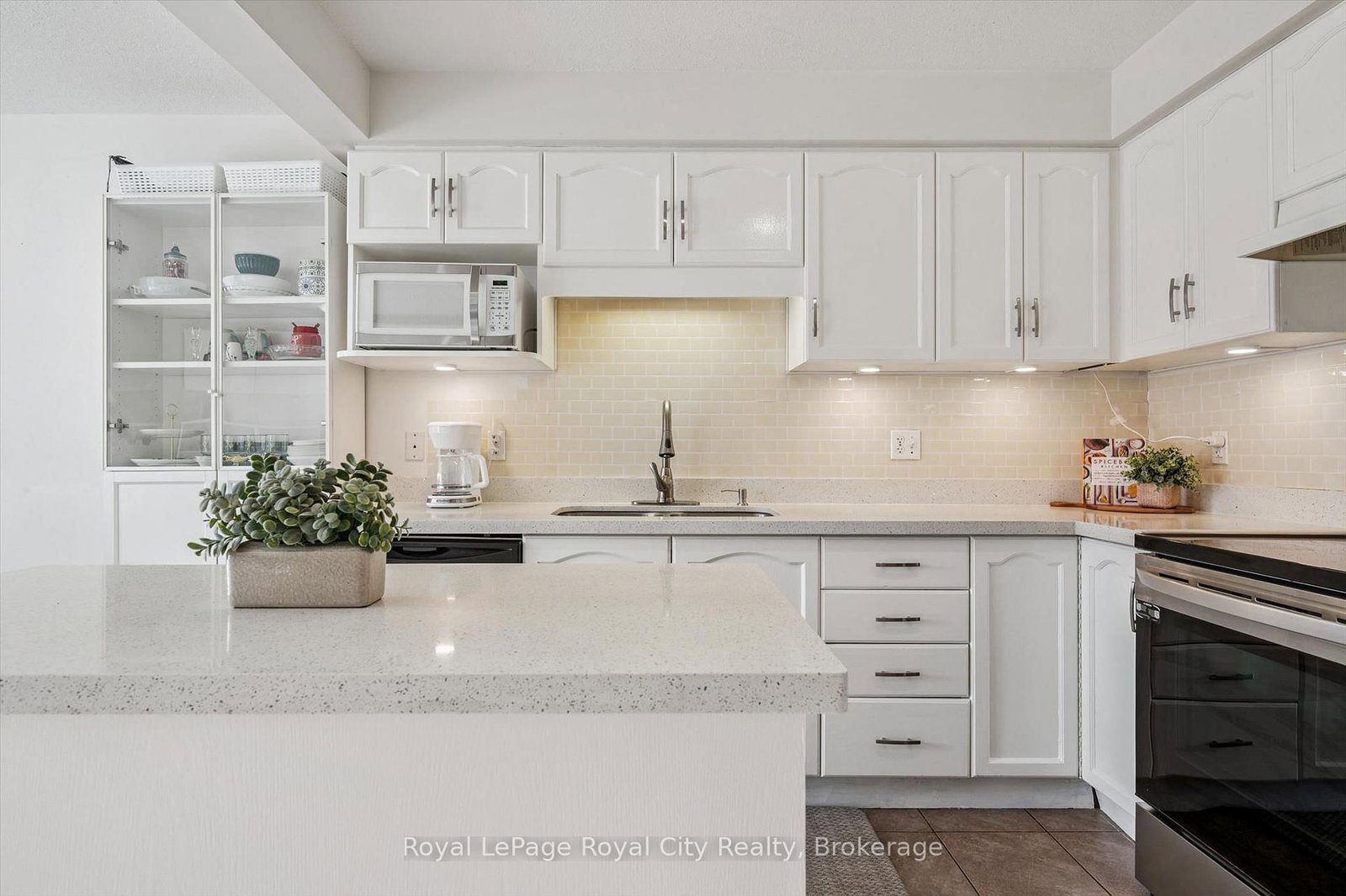 361 Arkell Road, Unit 6 - Photo 12