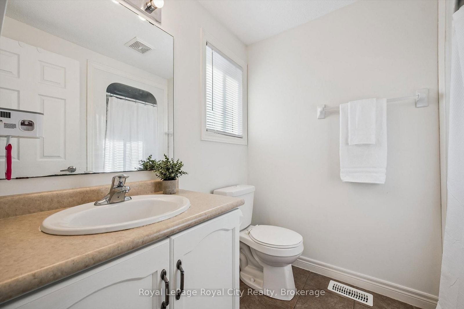 361 Arkell Road, Unit 6 - Photo 18