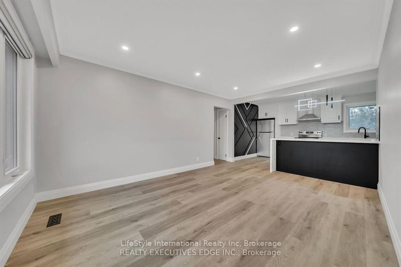 home for lease on 234 Stevenson Street N