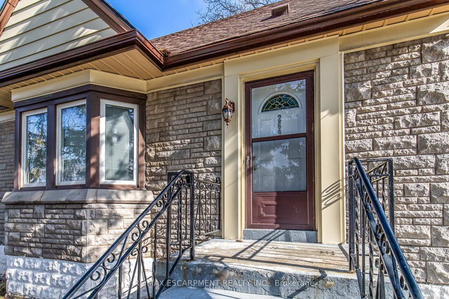 269 Queensdale Avenue E