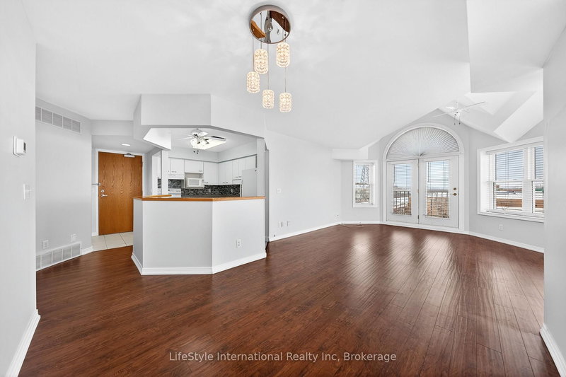 306 - 208 Silvercreek Pkwy N, Guelph, N1H 8H2 | Image 2