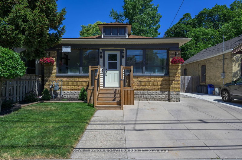 home for lease on Bsmt-696 Queens Avenue