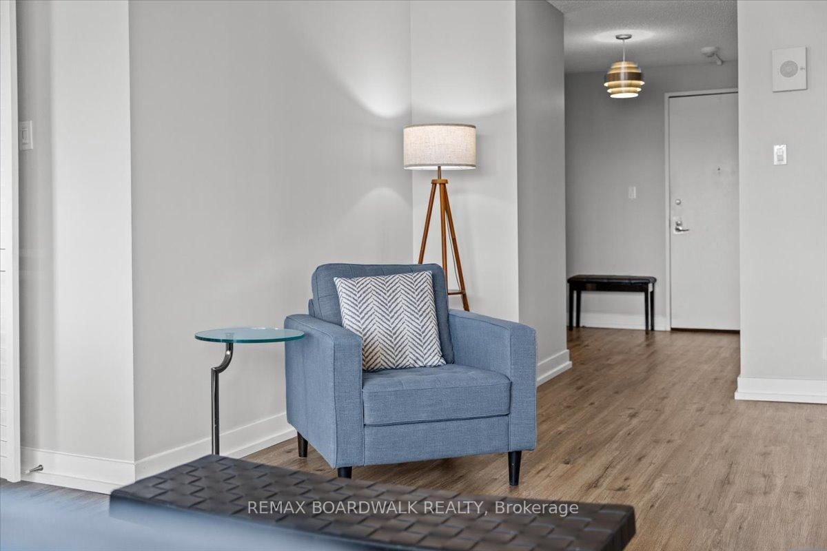 505 St Laurent Boulevard, Unit 804 - Photo 17