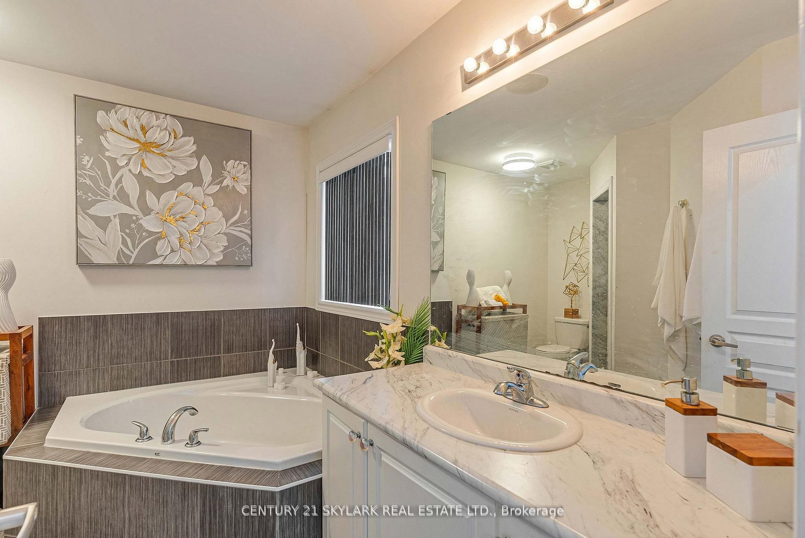 Detached House for sale at 336 Col Phillips Drive, Shelburne, Ontario, L9V 3W1 - Shelburne - MLS: X12965484