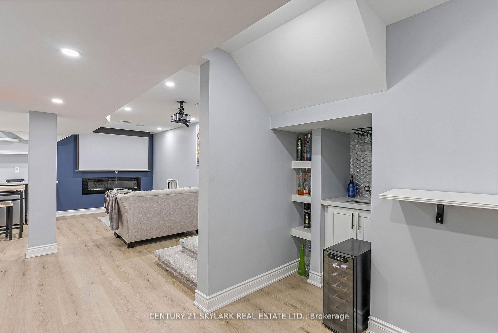 Detached House for sale at 336 Col Phillips Drive, Shelburne, Ontario, L9V 3W1 - Shelburne - MLS: X12965484