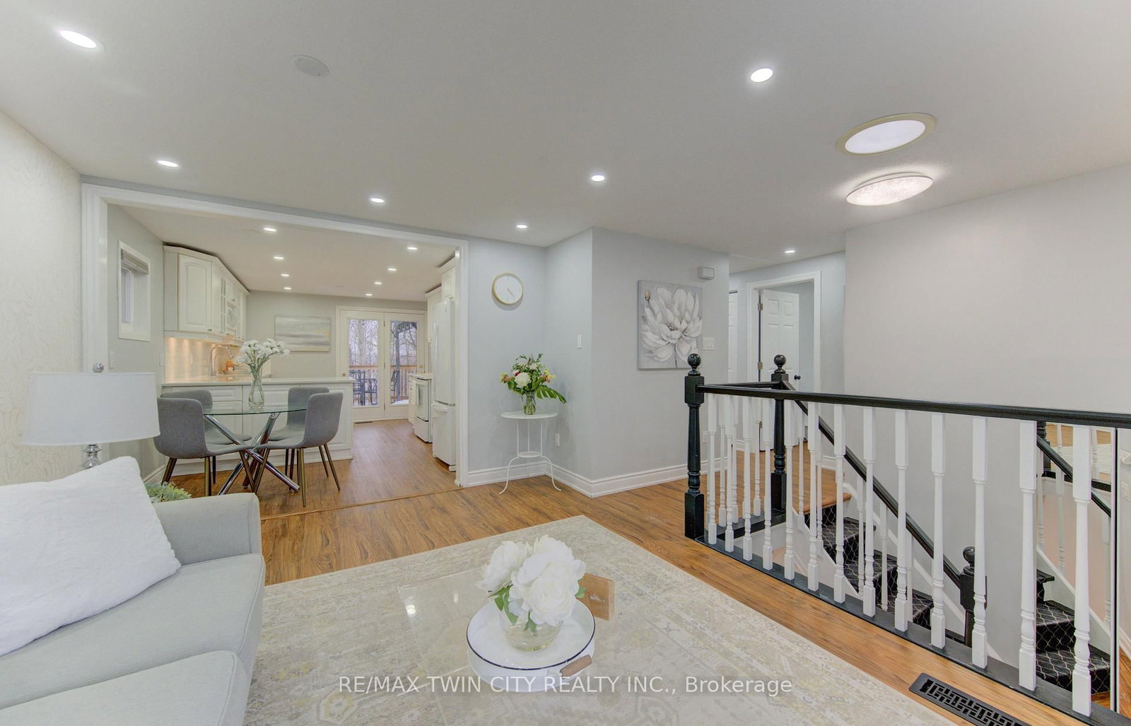 414 WOODS Lane - Photo 4