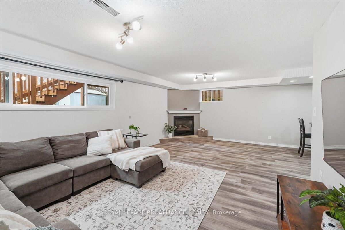 Detached House for sale at 8 Loraine Avenue, Quinte West, Ontario, K8V 6M1 - Trenton Ward - MLS: X12965690