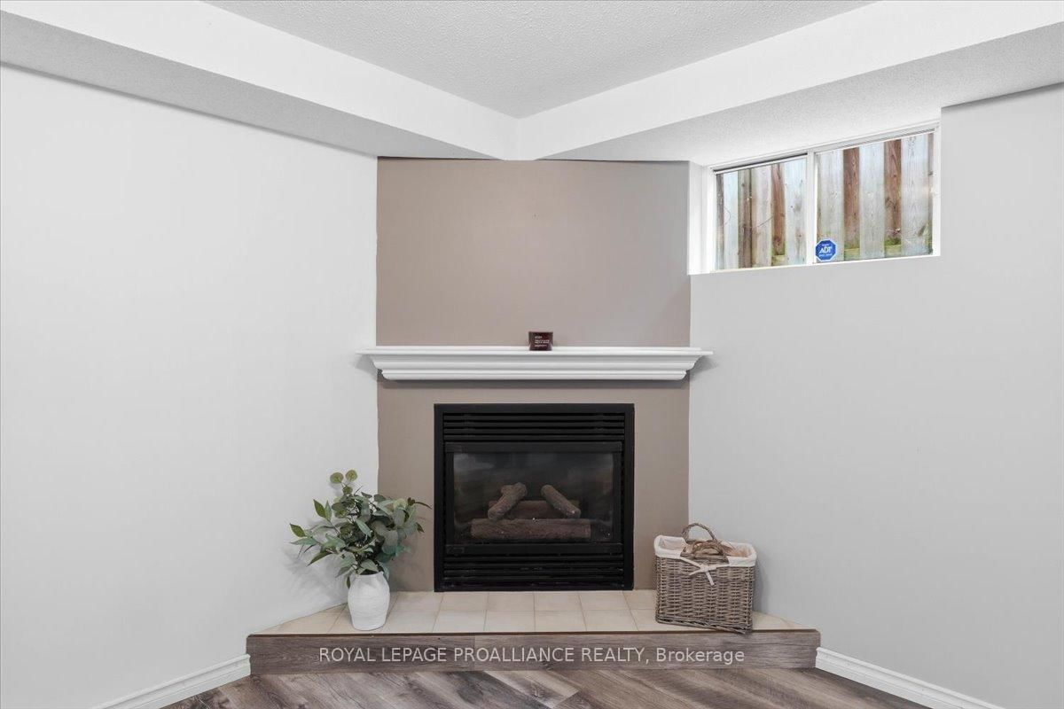 Detached House for sale at 8 Loraine Avenue, Quinte West, Ontario, K8V 6M1 - Trenton Ward - MLS: X12965690