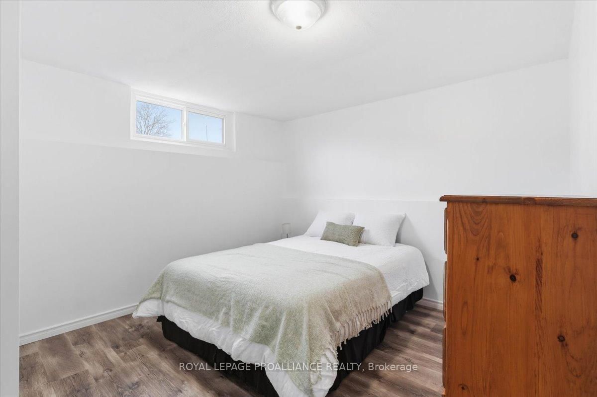 Detached House for sale at 8 Loraine Avenue, Quinte West, Ontario, K8V 6M1 - Trenton Ward - MLS: X12965690