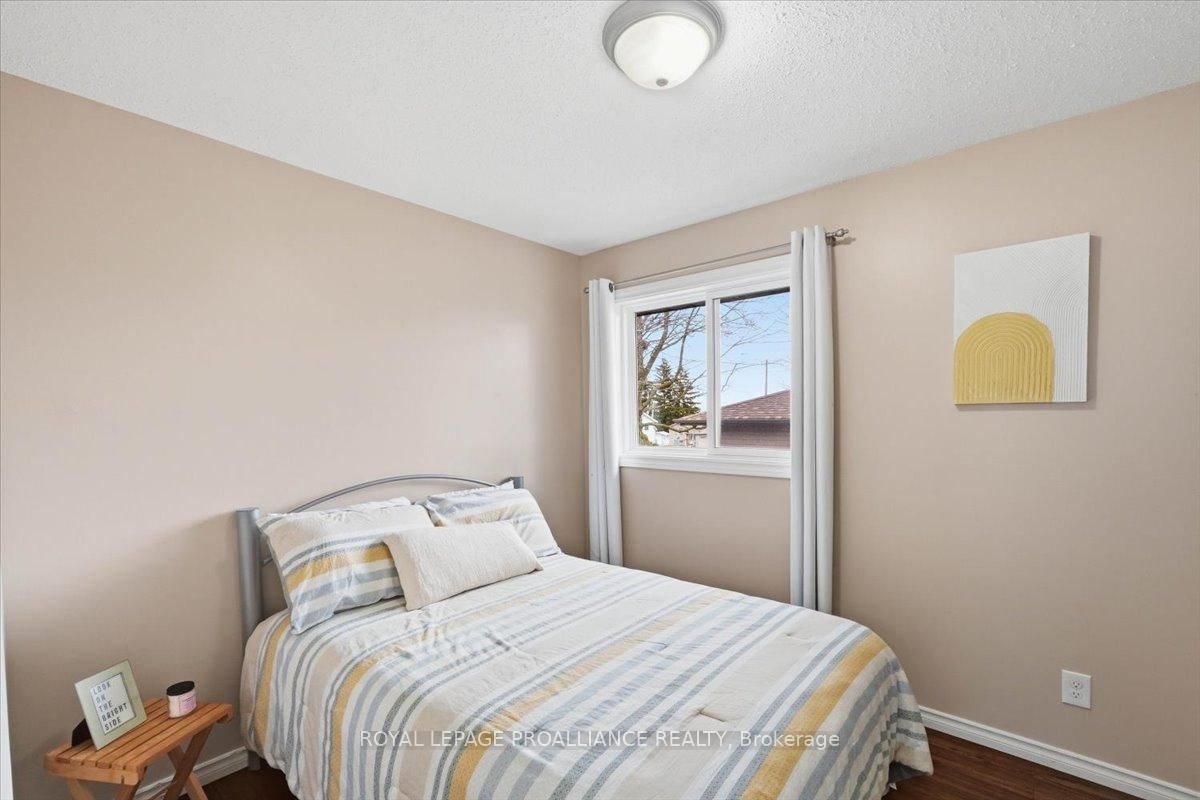 Detached House for sale at 8 Loraine Avenue, Quinte West, Ontario, K8V 6M1 - Trenton Ward - MLS: X12965690