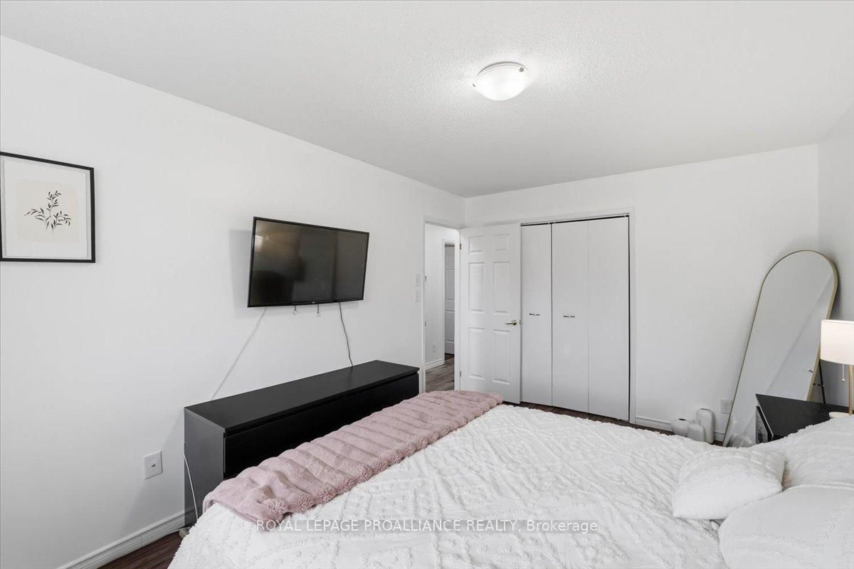 Detached House for sale at 8 Loraine Avenue, Quinte West, Ontario, K8V 6M1 - Trenton Ward - MLS: X12965690