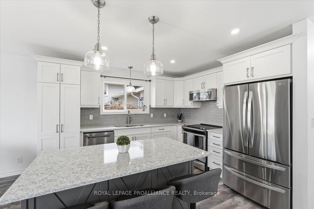 Detached House for sale at 8 Loraine Avenue, Quinte West, Ontario, K8V 6M1 - Trenton Ward - MLS: X12965690