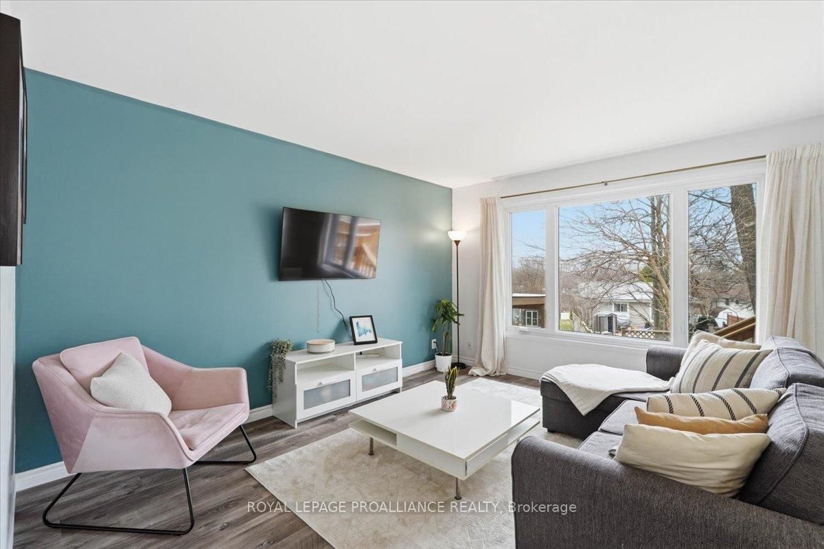 Detached House for sale at 8 Loraine Avenue, Quinte West, Ontario, K8V 6M1 - Trenton Ward - MLS: X12965690