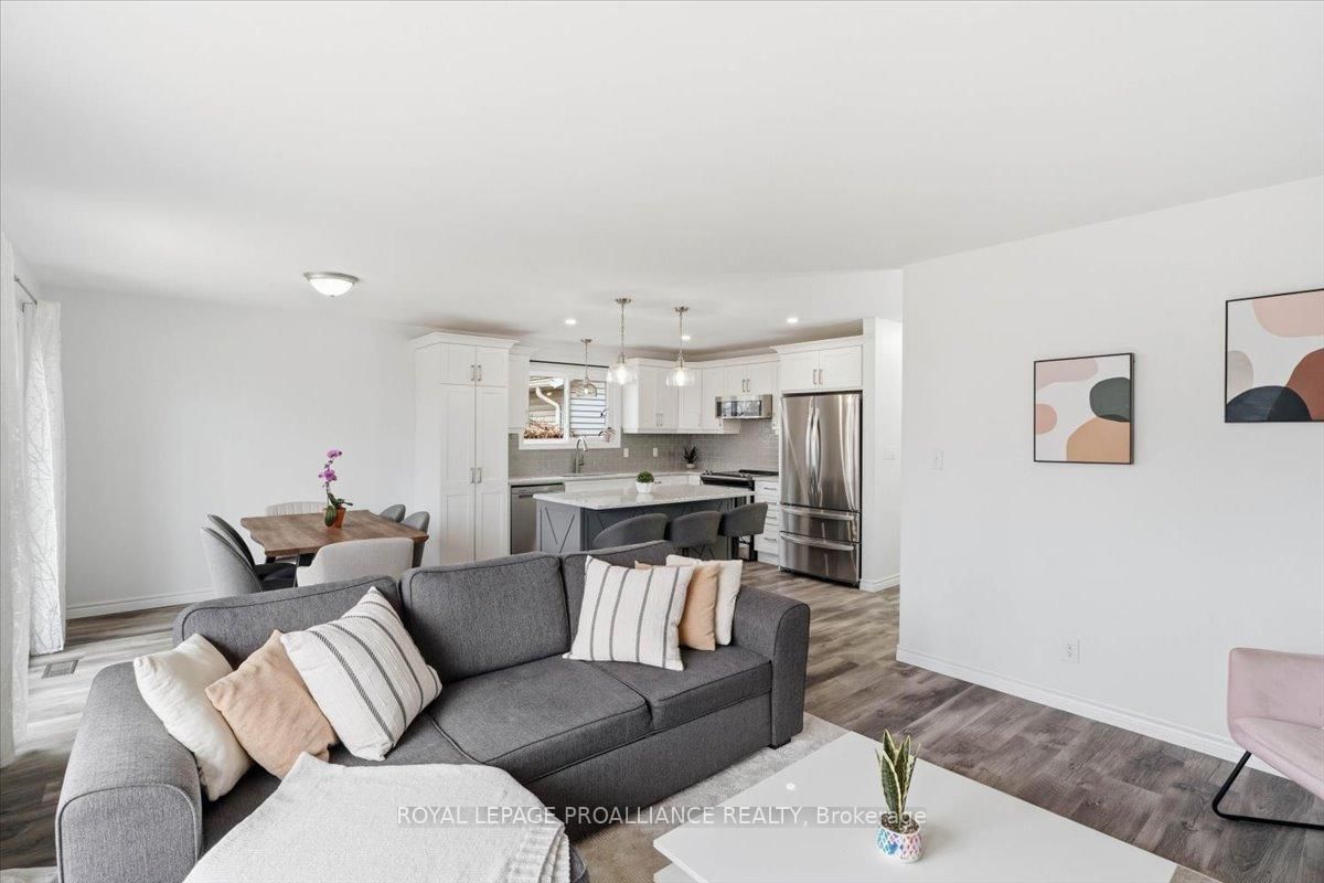 Detached House for sale at 8 Loraine Avenue, Quinte West, Ontario, K8V 6M1 - Trenton Ward - MLS: X12965690