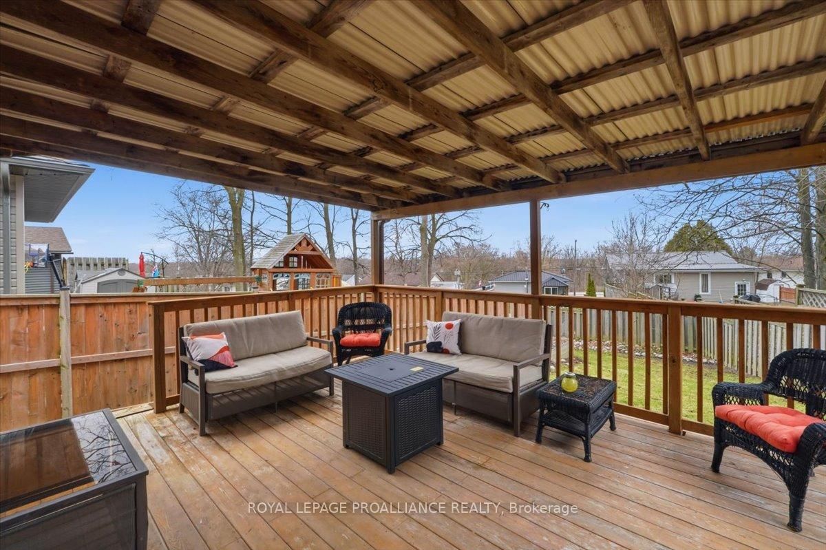 Detached House for sale at 8 Loraine Avenue, Quinte West, Ontario, K8V 6M1 - Trenton Ward - MLS: X12965690