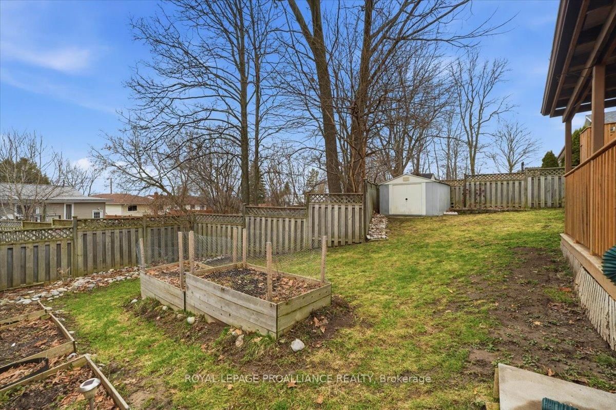 Detached House for sale at 8 Loraine Avenue, Quinte West, Ontario, K8V 6M1 - Trenton Ward - MLS: X12965690