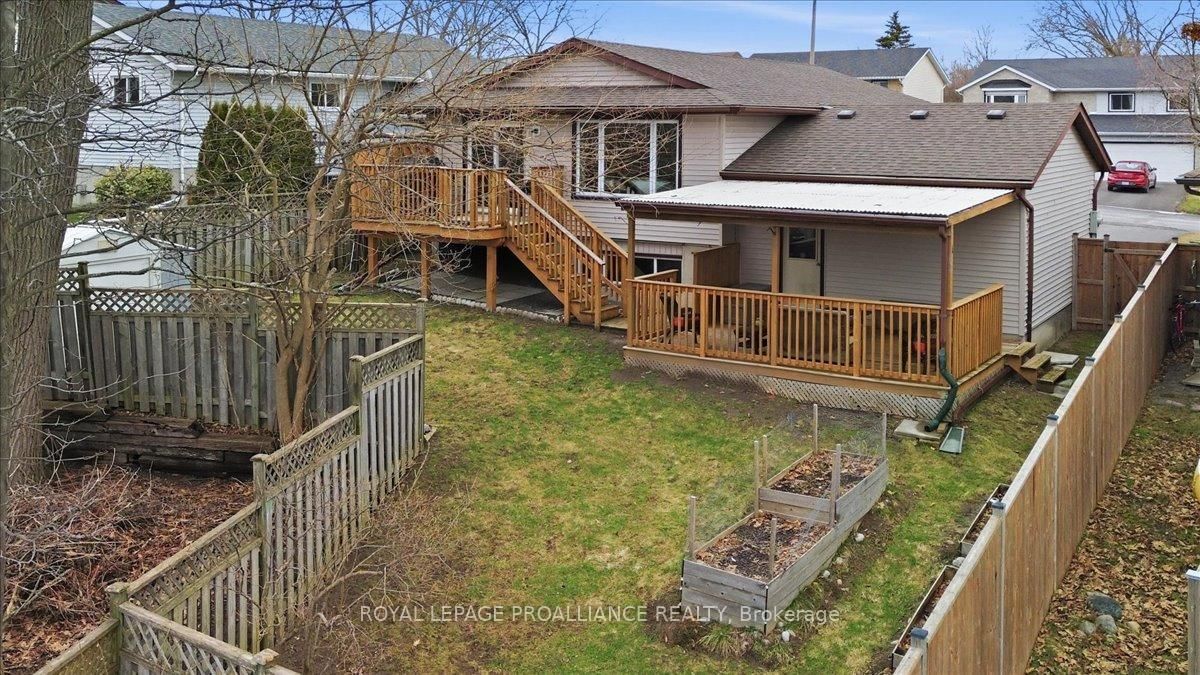 Detached House for sale at 8 Loraine Avenue, Quinte West, Ontario, K8V 6M1 - Trenton Ward - MLS: X12965690