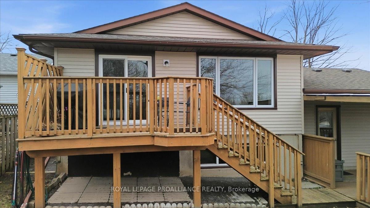 Detached House for sale at 8 Loraine Avenue, Quinte West, Ontario, K8V 6M1 - Trenton Ward - MLS: X12965690