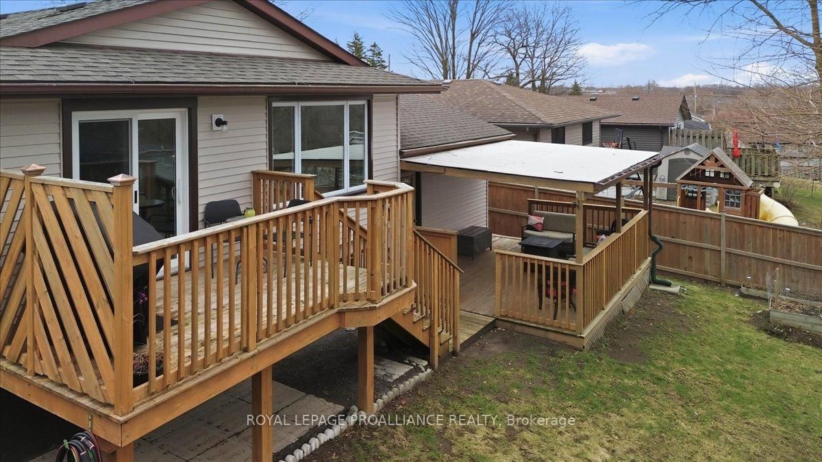 Detached House for sale at 8 Loraine Avenue, Quinte West, Ontario, K8V 6M1 - Trenton Ward - MLS: X12965690