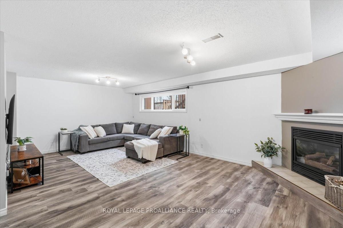 Detached House for sale at 8 Loraine Avenue, Quinte West, Ontario, K8V 6M1 - Trenton Ward - MLS: X12965690