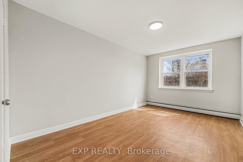 home for lease on 24-1455 Morisset Avenue